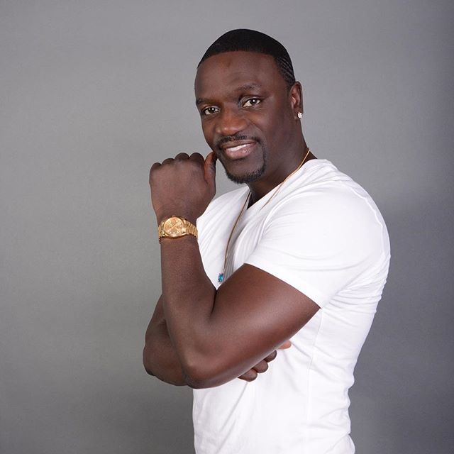 TÉLÉCHARGER MUSIQUE AKON SMACK THAT