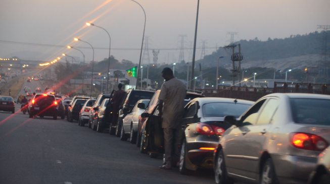 How to Report Filling Station Hoarding and Selling Fuel Above N145 per Litre Fuel queue in Abuja dec 2017 653x365 - How to Report Filling Station Hoarding and Selling Fuel Above N145 per Litre