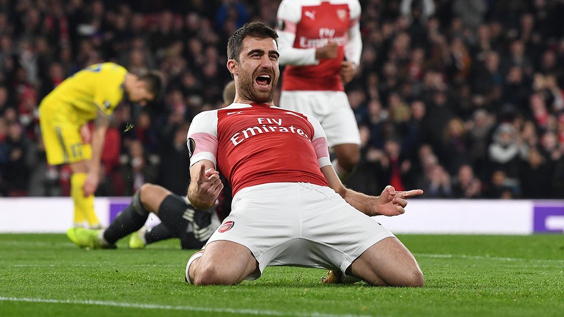 Dz9VC5yUYAEW8F6 Sokratis Papastathopoulos
