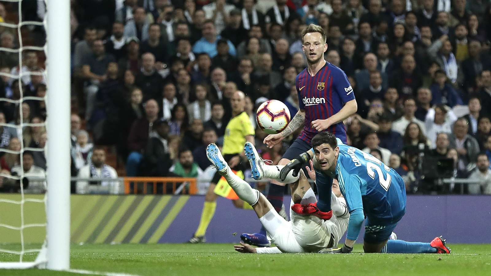 Real Madrid vs Barcelona 0-1: LaLiga Match Report & Highlights ivan rakitic 1ex9i8wndjdjb19ai5q42pqwbm - Real Madrid vs Barcelona 0-1: LaLiga Match Report & Highlights