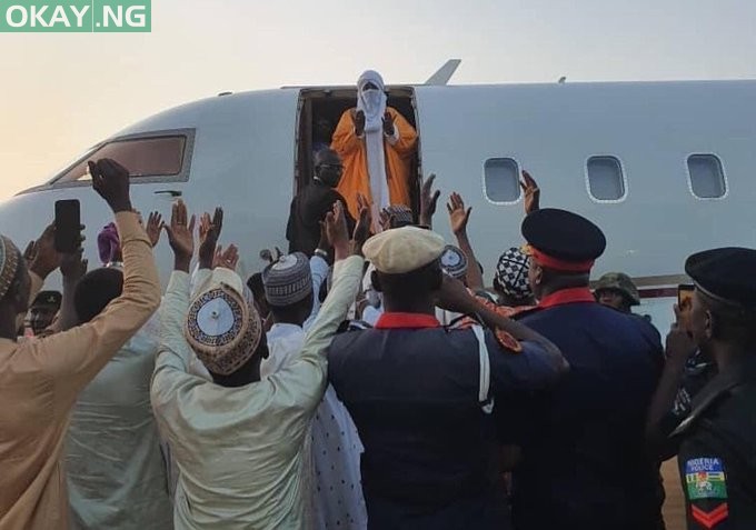 Dethroned Emir Sanusi leaving Kano on exile to Nasarawa