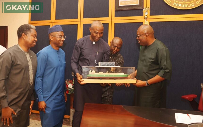 L-R Mr. Andy Odeh, GM, External Relations & Sustainable Development (NLNG); Mr. Olalekan Ogunleye, NLNG Deputy MD; and Dr. Philip Mshelbila, NLNG MD/CEO, hand over a model of an NLNG vessel to the Executive Governor of Rivers State, Sir Siminalayi Fubara, during the NLNG management’s visit to the Governor at the State House in Port Harcourt on Wednesday.